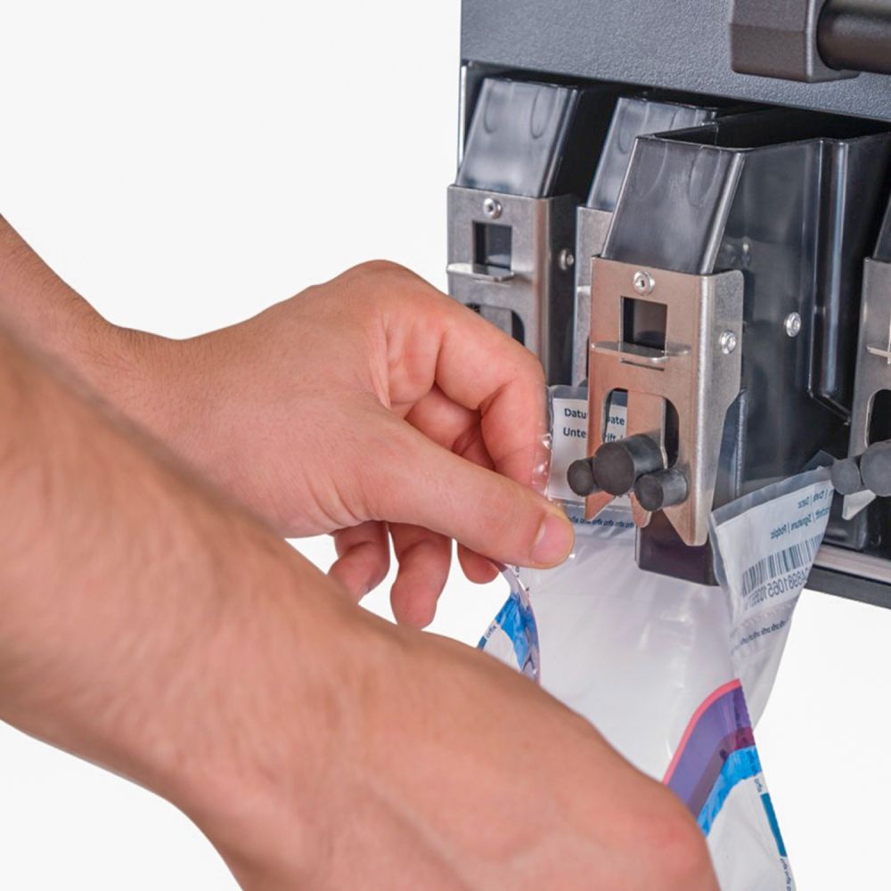 Mit Plastikbeutel